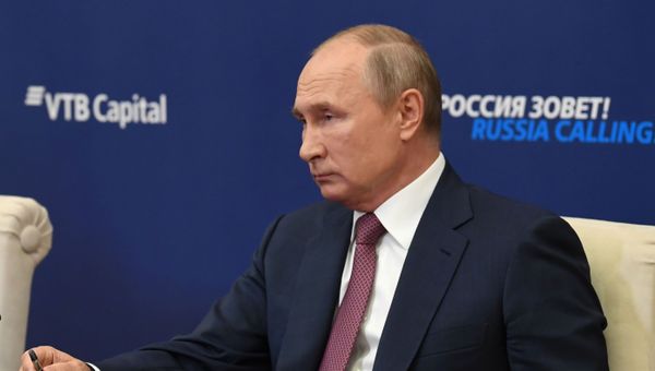 Президент РФ В. Путин принял участие в работе Инвестиционного форума ВТБ Капитал Россия зовет! Президент РФ В. Путин принял участие в работе Инвестиционного форума ВТБ Капитал Россия зовет! - Sputnik Армения