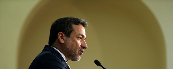 Заместитель министра иностранных дел Ирана Аббас Арагчи на пресс-конференции (15 января 2017). Тегеран - Sputnik Արմենիա