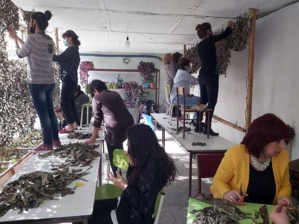 86-ամյա կինը գուլպա է գործում զինվորի համար. էլ ինչ են անում գյումրեցիները հանուն Արցախի - Sputnik Արմենիա