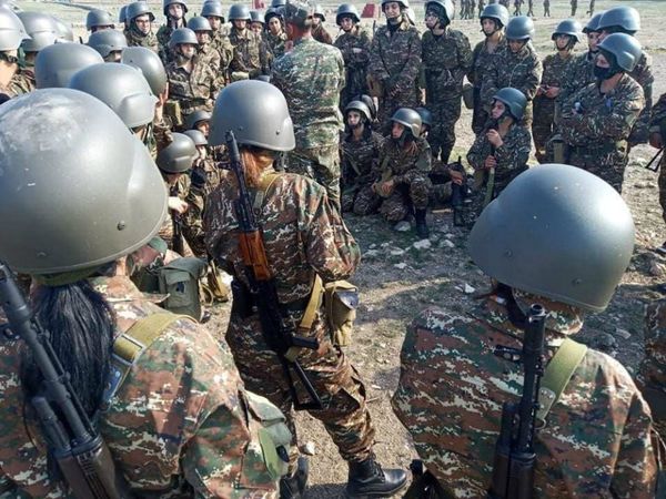 Первая женская рота проходит военную подготовку перед отправкой в Карабах Первая женская рота проходит военную подготовку перед отправкой в Карабах - Sputnik Армения