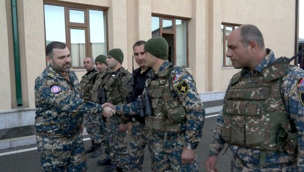Начальник Государственной службы по ЧС НКР полковник Карен Саркисян поздравляет сотрудников с профессиональным днем (30 октября 2020). Карабах - Sputnik Армения