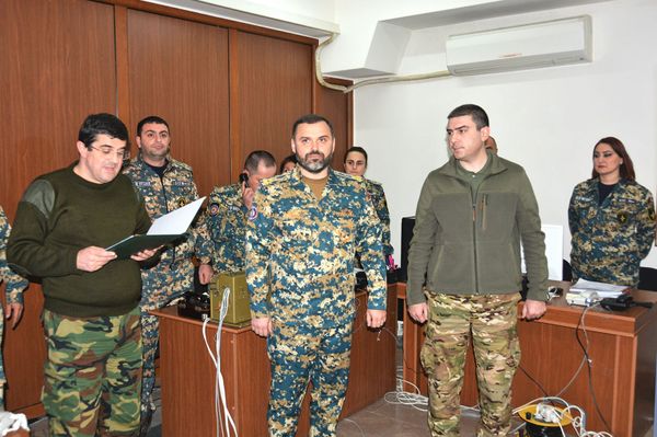 Մասնագիտական տոնի առիթով Արցախի նախագահը պարգևատրել է հերոս փրկարարներին. լուսանկարներ Մասնագիտական տոնի առիթով Արցախի նախագահը պարգևատրել է հերոս փրկարարներին. լուսանկարներ - Sputnik Արմենիա