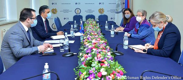 Омбудсмен Арман Татоян встретился с послом ЕС в Армении Андреа Викторин (30 октября 2020). Еревaн - Sputnik Армения