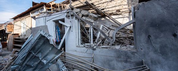 Центральный рынок Степанакерта и жилой дом после ночного обстрела (31 октября 2020). Карабах - Sputnik Армения