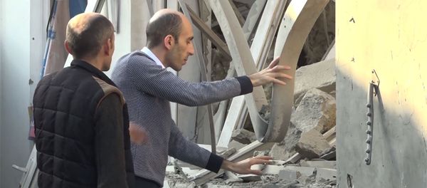 Кадр из видеообращения защитника прав человека Карабаха Артака Бегларяна после обстрелов рынка Степанакерта (31 октября 2020). Карабах Кадр из видеообращения защитника прав человека Карабаха Артака Бегларяна после обстрелов рынка Степанакерта (31 октября 2020). Карабах - Sputnik Արմենիա
