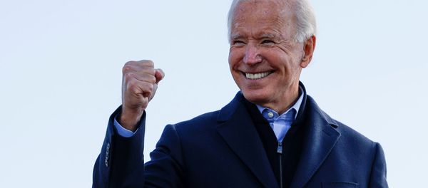 Кандидат в президенты США от Демократической партии и бывший вице-президент Джо Байден во время остановки предвыборной кампании в Де-Мойне (30 октября 2020). Айова Кандидат в президенты США от Демократической партии и бывший вице-президент Джо Байден во время остановки предвыборной кампании в Де-Мойне (30 октября 2020). Айова - Sputnik Армения