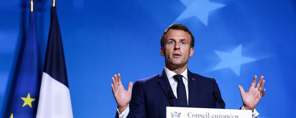 Президент Франции Эммануэль Макрон выступает на заключительной пресс-конференции саммита ЕС (16 октября 2020). Брюссель - Sputnik Արմենիա
