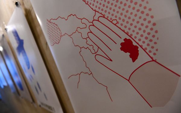 Выставка работ графических художников, дизайнеров из Армении, Карабаха и Диаспоры в рамках фестиваля Золотой абрикос (1 ноября 2020). Еревaн - Sputnik Армения