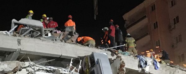 Последствия землетрясения в турецком Измире Последствия землетрясения в турецком Измире - Sputnik Армения