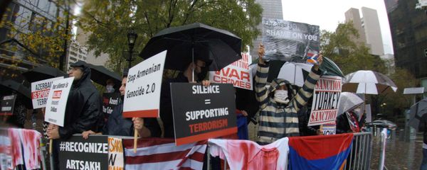 Армянские общины Австрии, Швейцарии и США одновременно провели «митинг молчания» у трех штаб-квартир ООН в Вене, Женеве и Нью-Йорке (2 ноября 2020). Армянские общины Австрии, Швейцарии и США одновременно провели «митинг молчания» у трех штаб-квартир ООН в Вене, Женеве и Нью-Йорке (2 ноября 2020). - Sputnik Армения