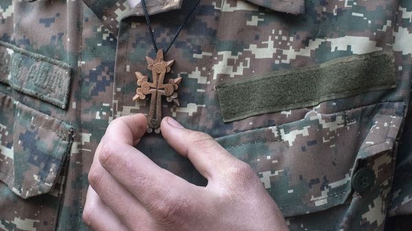 Обряд крещения военнослужащих недалеко от передовой линии (2 ноября 2020). Карабах - Sputnik Армения