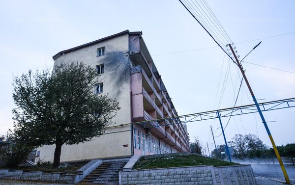 Последствия обстрела Шуши силами ВС Азербайджана (3 ноября 2020). Карабах - Sputnik Армения