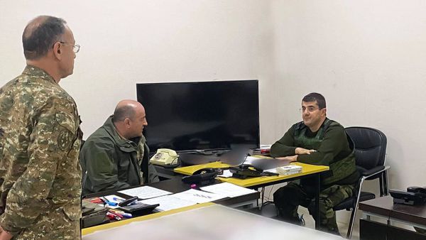 Президент Карабаха Араик Арутюнян встретился с военнослужащими в Шуши (5 ноября 2020). Карабах - Sputnik Արմենիա
