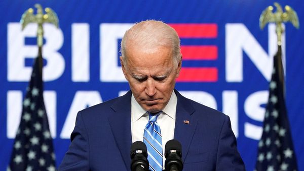 Кандидат в президенты США от Демократической партии Джо Байден завершает свое выступление по поводу результатов президентских выборов 2020 года (4 ноября 2020). Уилмингтон - Sputnik Армения