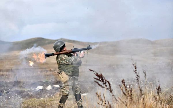 Боевые тренировки женского отряда Эрато Боевые тренировки женского отряда Эрато - Sputnik Армения
