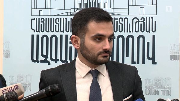 Руководитель Центра общественных связей и информации Оганес Мовсесян отвечает на вопросы журналистов (16 января 2020). Еревaн - Sputnik Արմենիա