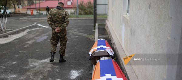 Гробы с телами двух погибших в Степанакерте братьев  - Sputnik Արմենիա