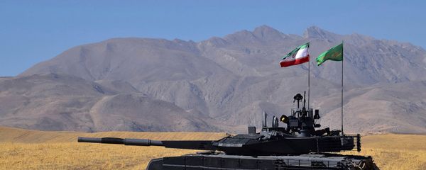 Танк иранского производства под названием Каррар - Sputnik Армения