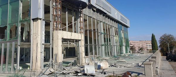 Гражданские инфраструктуры Степанакерта после обстрелов Гражданские инфраструктуры Степанакерта после обстрелов - Sputnik Արմենիա