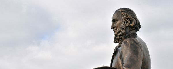 Открытие памятника маринисту И. Айвазовскому в аэропорту Симферополя - Sputnik Армения
