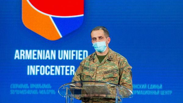 Представитель Армии Обороны Арцаха Сурен Сарумян во время брифинга в Едином информационном центре (9 ноября 2020). Еревaн - Sputnik Армения