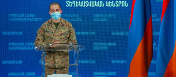 Представитель Армии Обороны Арцаха Сурен Сарумян во время брифинга в Едином информационном центре (9 ноября 2020). Еревaн - Sputnik Արմենիա