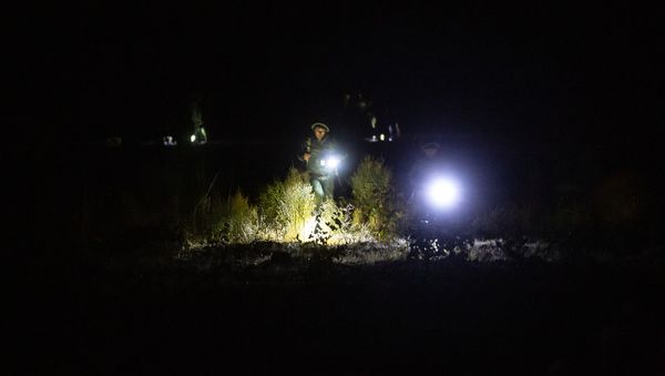 Поисковые работы на месте крушения российского вертолета Ми-24, сбитого в воздушном пространстве над территорией Армении вне зоны боевых действий (9 ноября 2020). Араратская область - Sputnik Армения