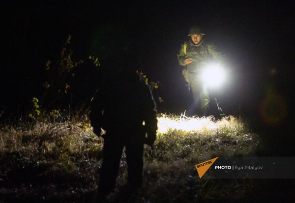Место крушения сбитого российского вертолета МИ-24 оцеплено - эксклюзивные кадры из Ерасха - Sputnik Армения