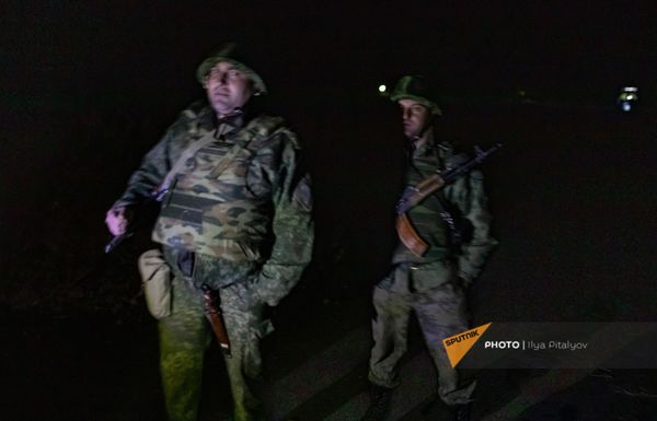 Место крушения сбитого российского вертолета МИ-24 оцеплено - эксклюзивные кадры из Ерасха - Sputnik Армения