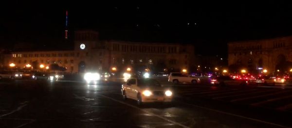 Разъяренные граждане на площади Республики перед Домом правительства (10 ноября 2020). Еревaн - Sputnik Армения