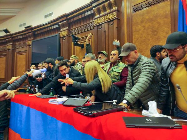Ազգային ժողովի շենքում - Sputnik Արմենիա