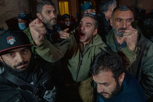 Կառավարության շենքի մոտ - Sputnik Արմենիա