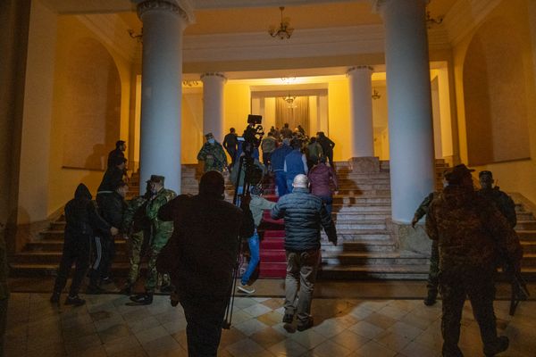 Կառավարության շենքի մոտ - Sputnik Արմենիա