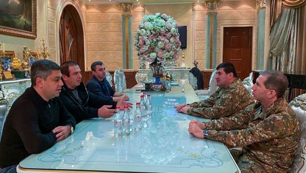 Начальник ГШ ВС РА Оник Гаспарян встретился с представителями партий Айреник, ППА, АРФД (10 ноября 2020). Еревaн - Sputnik Արմենիա