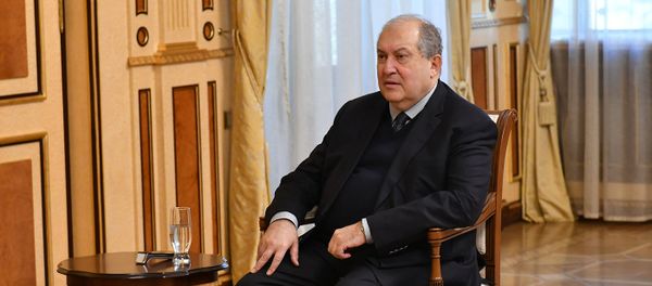 Встреча президента Армении Армена Саркисяна с послом России Сергеем Копыркиным (10 ноября 2020). Еревaн Встреча президента Армении Армена Саркисяна с послом России Сергеем Копыркиным (10 ноября 2020). Еревaн - Sputnik Армения
