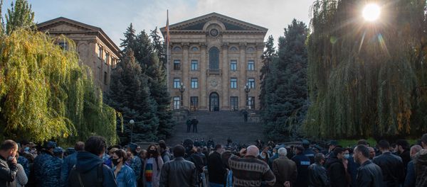  Ситуация у здания Парламента (10 ноября 2020). Еревaн - Sputnik Армения