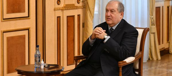 Президент Армен Саркисян в рамках совещаний с парламентскими и внепарламентскими партиями, принял руководителя партии Отечество Артура Ванецяна (10 ноября 2020). Еревaн - Sputnik Արմենիա