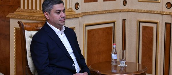Руководитель партии Отечество Артур Ванецян на приеме у президент Армении в рамках совещаний с парламентскими и внепарламентскими партиями (10 ноября 2020). Еревaн Руководитель партии Отечество Артур Ванецян на приеме у президент Армении в рамках совещаний с парламентскими и внепарламентскими партиями (10 ноября 2020). Еревaн - Sputnik Армения