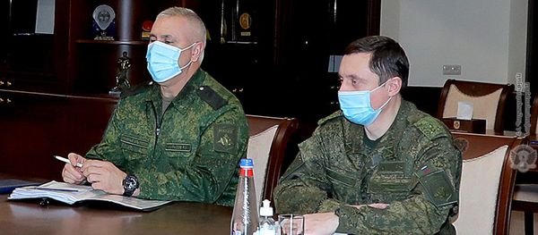 Министр обороны Армении Давид Тоноян встретился с командующим российскими миротворческими силами генерал-лейтенантом Рустамом Мурадовым (11 ноября 2020). Еревaн - Sputnik Արմենիա