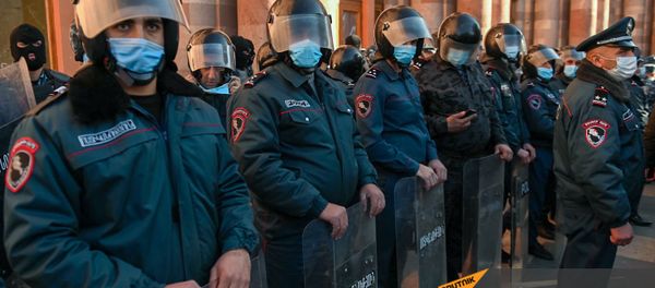 Полиция заблокировала вход Дома правительства Армении (11 ноября 2020). Еревaн - Sputnik Արմենիա