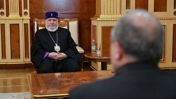 Президент Армен Саркисян встретился с Католикосом Гарегином Вторым (11 ноября 2020). Еревaн Президент Армен Саркисян встретился с Католикосом Гарегином Вторым (11 ноября 2020). Еревaн - Sputnik Армения