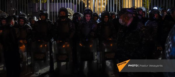 Ситуация на проспекте Баграмяна перед зданием Парламента Армении (11 ноября 2020). Еревaн - Sputnik Արմենիա