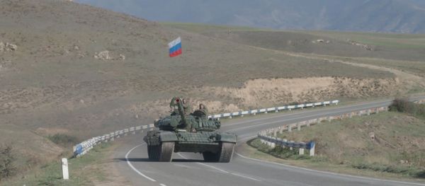 Конвой российских миротворцев на пути в Нагорный Карабах. - Sputnik Армения