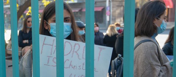 Акция протеста женщин Гадрута у посольств стран сопредседателей МГ ОБСЕ (12 ноября 2020). Еревaн - Sputnik Армения