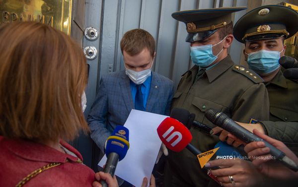 Акция протеста женщин Гадрута у посольств стран сопредседателей МГ ОБСЕ (12 ноября 2020). Еревaн - Sputnik Армения