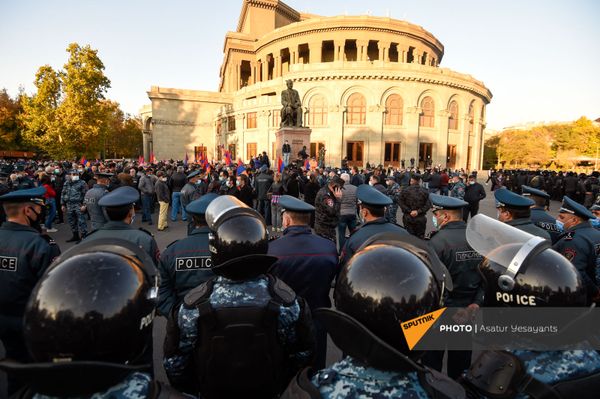 Акция протеста в Ереване: в отделения полиции доставлены 62 человека - Sputnik Армения