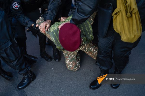 Акция протеста в Ереване: в отделения полиции доставлены 62 человека - Sputnik Армения