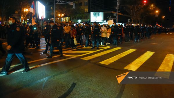 Шествие протестующих к площади Свободы (12 ноября 2020). Еревaн Шествие протестующих к площади Свободы (12 ноября 2020). Еревaн - Sputnik Արմենիա