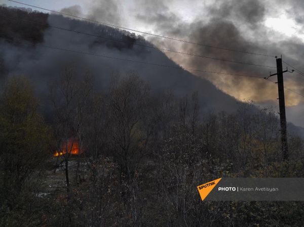 Մարդիկ այրում են իրենց տները, որպեսզի դրանք չմնան թշնամում - Sputnik Արմենիա