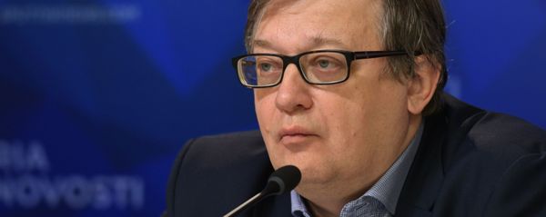 Заместитель директора Института политического и военного анализа Александр Храмчихин во время круглого стола (11 марта 2020). Москвa - Sputnik Армения